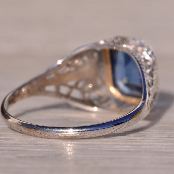 Antique Filigree Sapphire Ring in White Gold - Picture 4 of 10